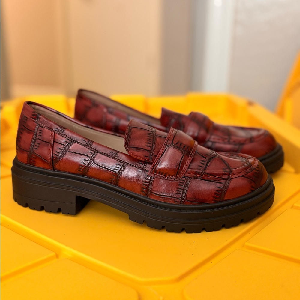 Chic Red Crocodile Pattern Loafers - image 1